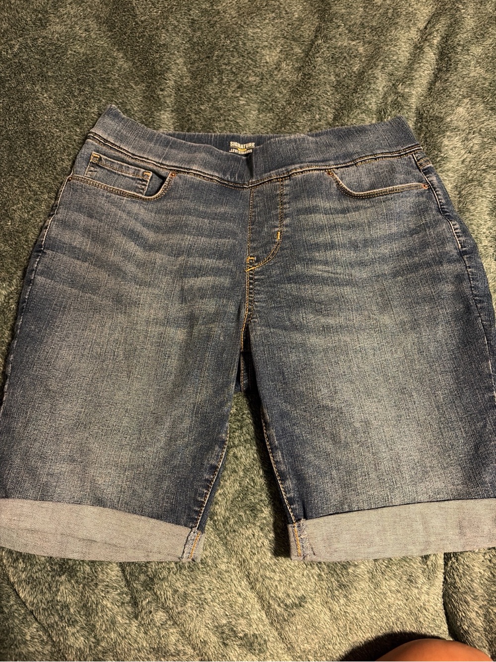 Women’s Mid-Blue Denim Bermuda Shorts with Rolled Cuff